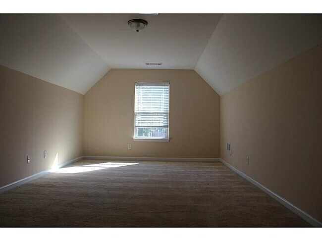 Building Photo - 372 Castle Top Ln