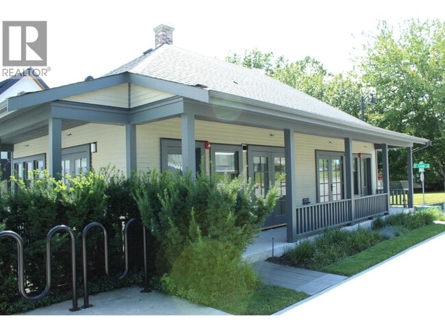 Building Photo - 1306 Laval Square