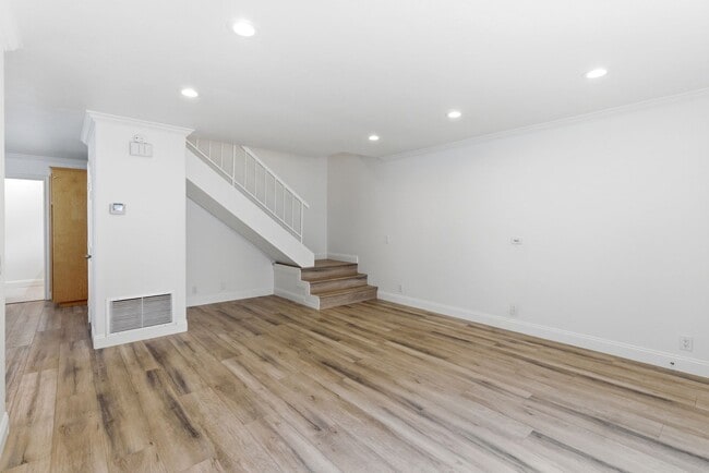 Building Photo - OPEN HOUSE SATURDAY 4/11 - 12PM TO 2PM Sunny and Bright 3 Bedroom End Unit in Yorktown Villas Nei...