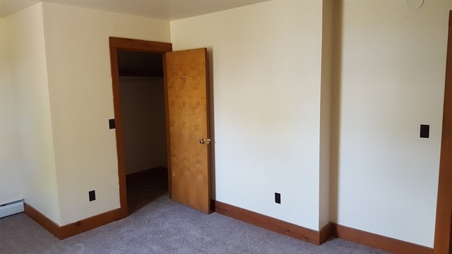 DORMITORIO 1 - 55 E Courtney St