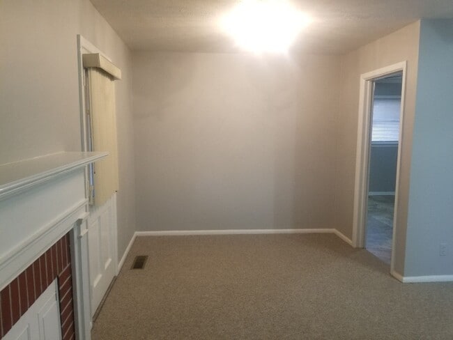 Building Photo - 1804 Saxon St