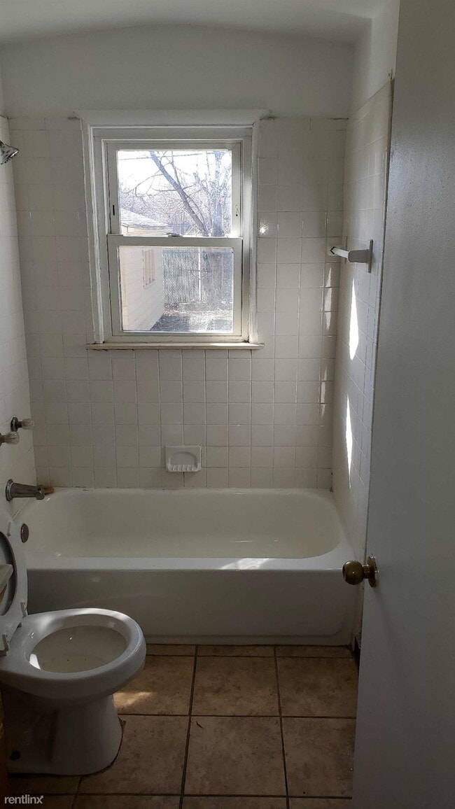 Building Photo - 3 br, 1.5 bath House - 336 Sherbourne St