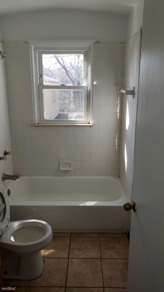 Foto del edificio - 3 br, 1.5 bath House - 336 Sherbourne St