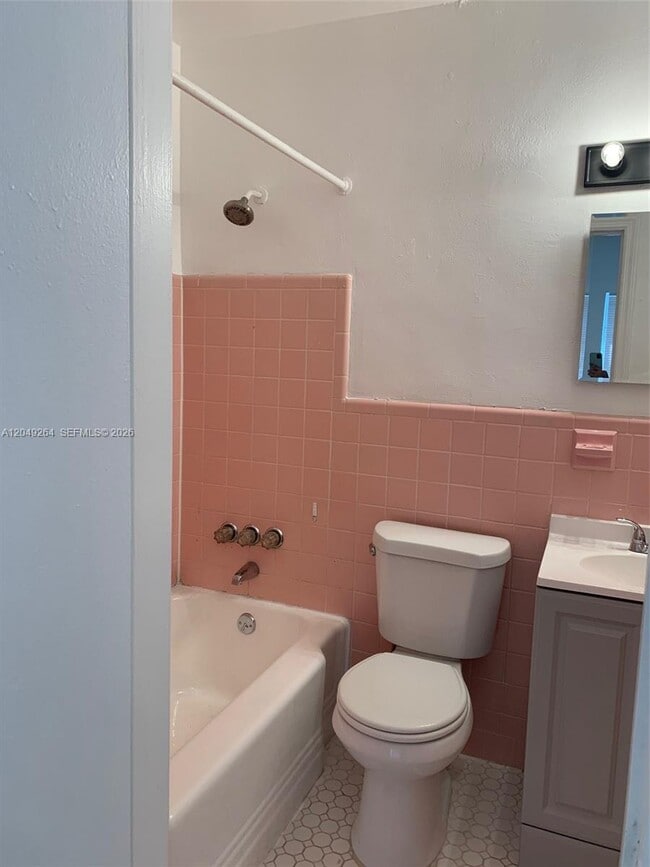 Foto del edificio - 2114 NE 168th St