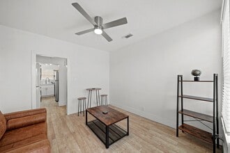Building Photo - 701 28th St