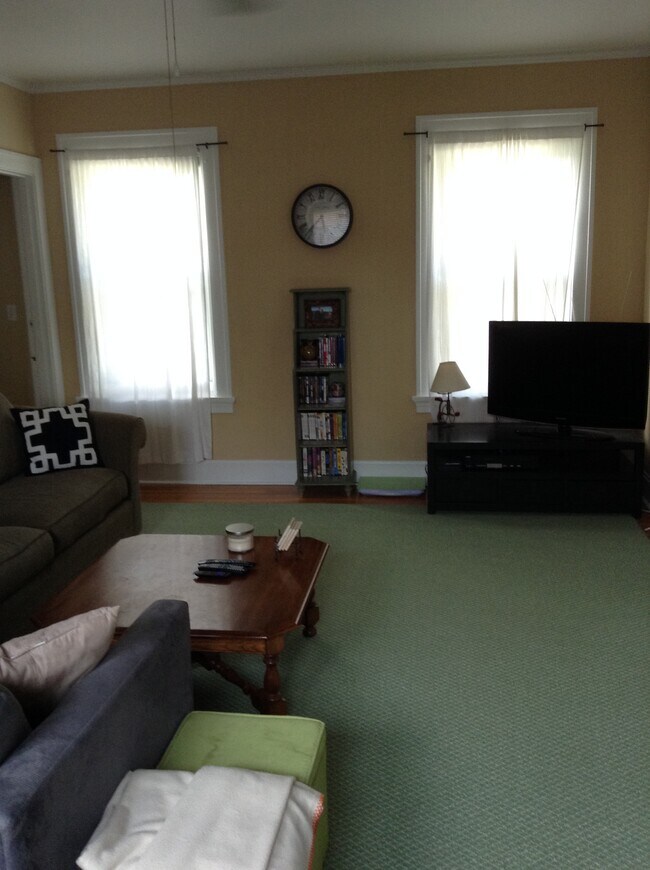 Foto del edificio - 3032 Cinnamon St