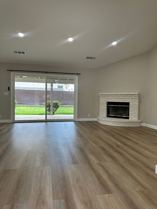 Foto del edificio - 2 WEEKS FREE RENT January Special - Beautiful newly remodeled home in Turlock
