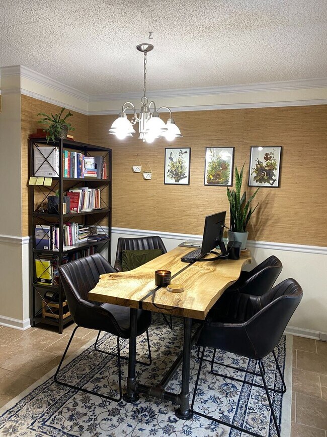 Foto del edificio - Stunning 2 bed, 2.5 bath townhouse just off the Oconee Connector