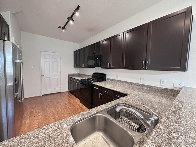 Building Photo - 17018 Wilthorne Gardens Ct