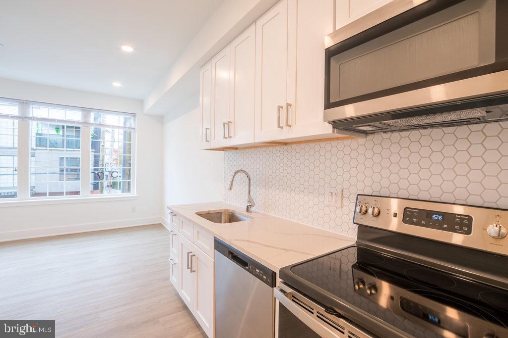Primary Photo - 1324 Frankford Ave