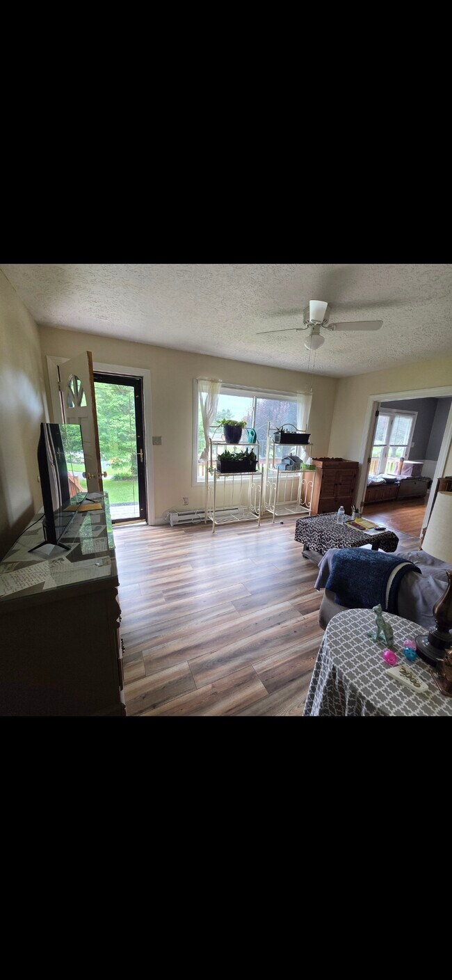 Foto del edificio - 242 Maple Grove Subdivision Rd