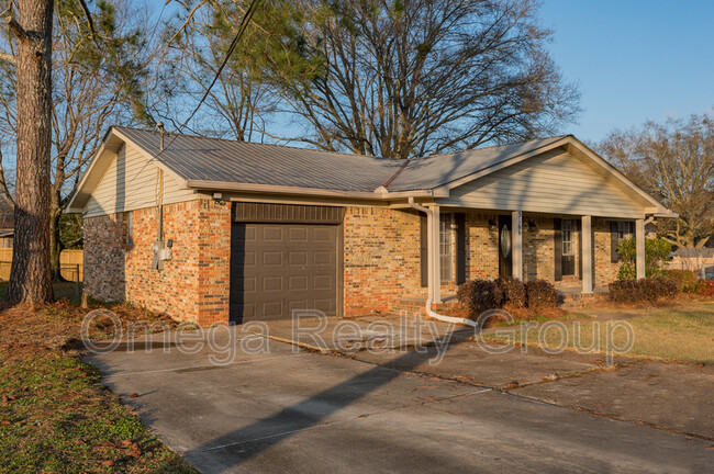 Building Photo - 3166 Jenkins Cir S