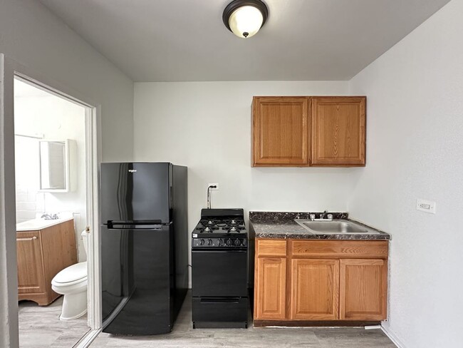 Foto del edificio - 5710 N Winthrop Ave