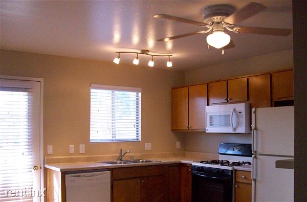 Primary Photo - 712 Gardenia Cir