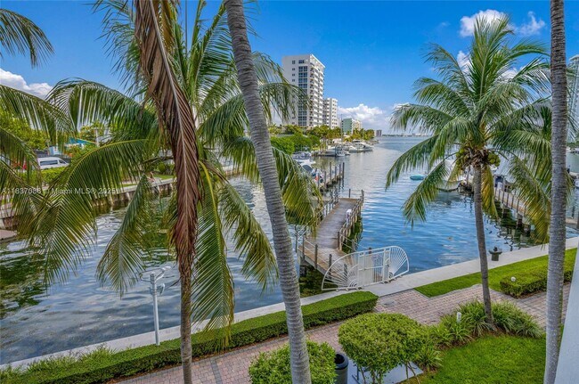 Building Photo - 7914 Harbor Island Dr