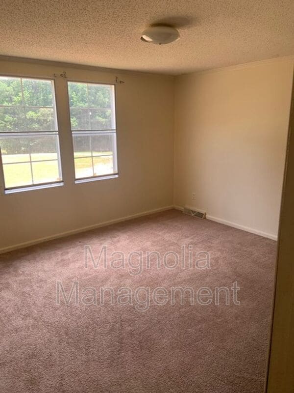 Building Photo - 146 Indian Dr