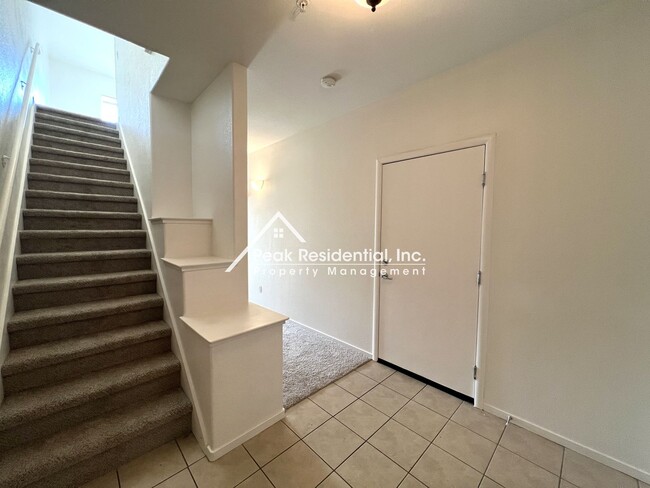 Foto del edificio - Spacious 3bd/3ba North Natomas Townhouse