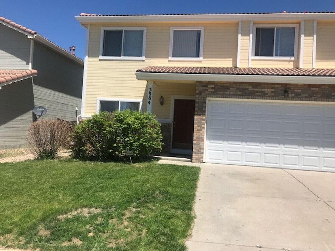 Foto del edificio - Nice 3 bed 2 bath with loft and 2 car atta...