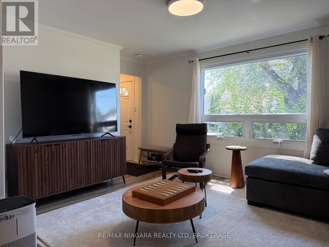 Building Photo - 4354 FIFTH AVENUE