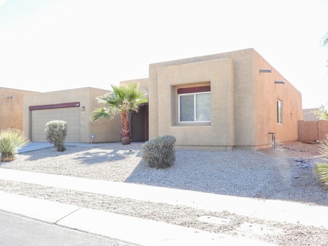 Building Photo - 4 Bedroom 2 Bath Home