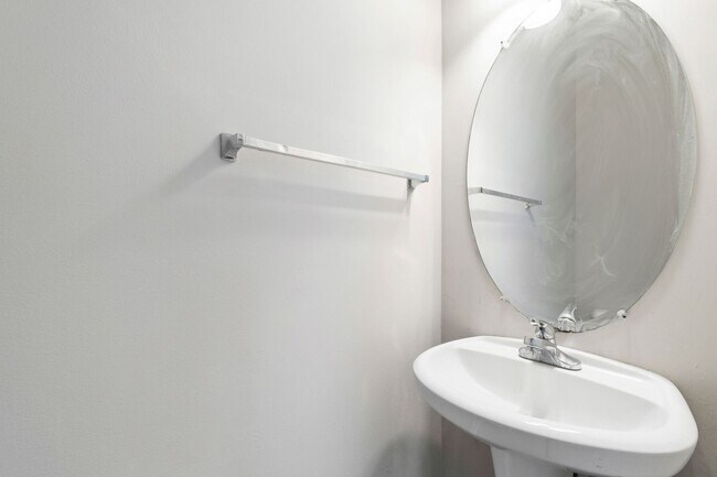 Foto del edificio - Beautifully Updated 3-Bedroom Townhome Nea...