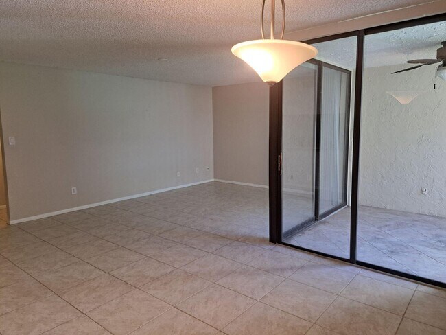 Building Photo - 820 Lavers Cir