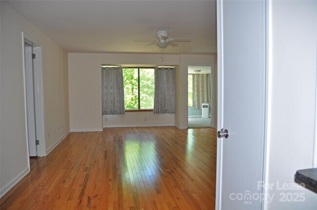 Foto del edificio - 305 Grady Ave