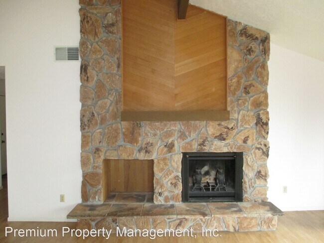 Building Photo - 3 br, 2 bath House - 1565 Kathy Ct S