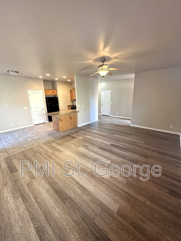 Foto del edificio - 508 N 2480 W