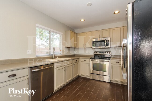 Foto del edificio - 9156 W Quail Ave
