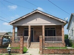 Building Photo - 2500 Monroe St