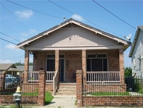 Building Photo - 2500 Monroe St