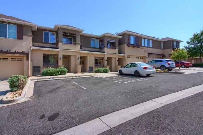Foto del edificio - 2 Bedroom condo in Thornton