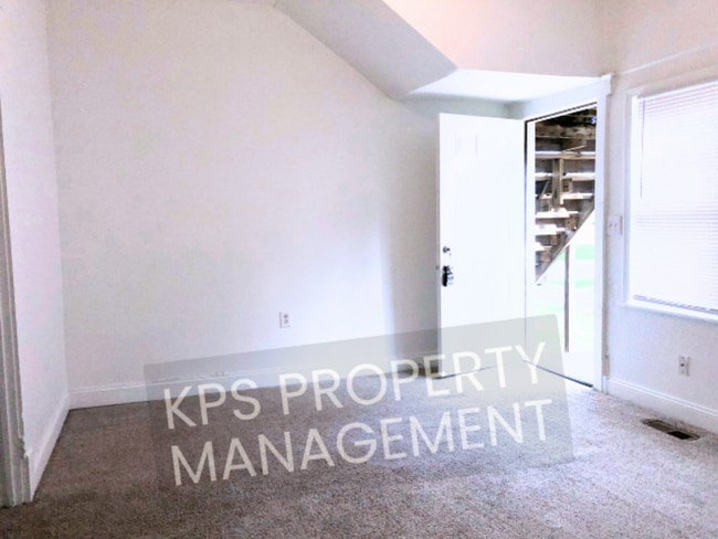 Building Photo - 665 S Kansas St