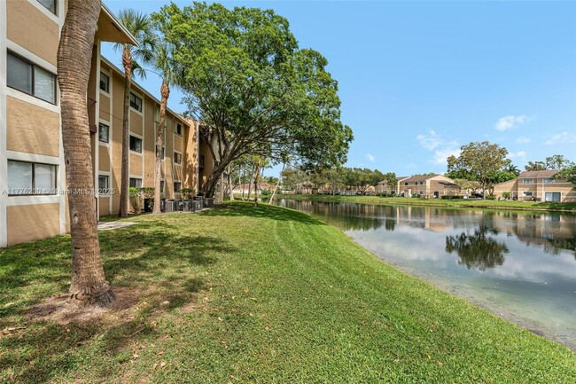 Building Photo - 351 Palm Way