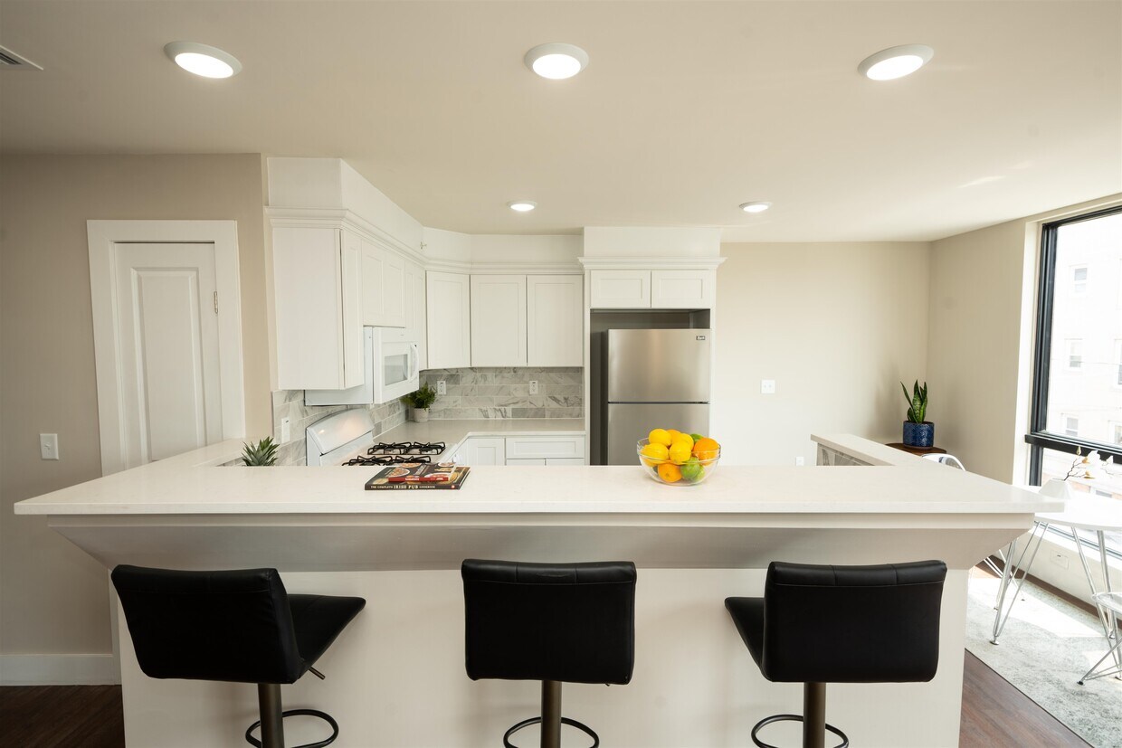 Foto principal - 242 Beacon Ave