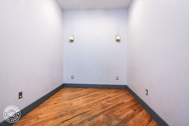 Building Photo - 85 Cornelia St