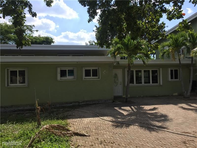 Foto principal - 732 NW 42nd St