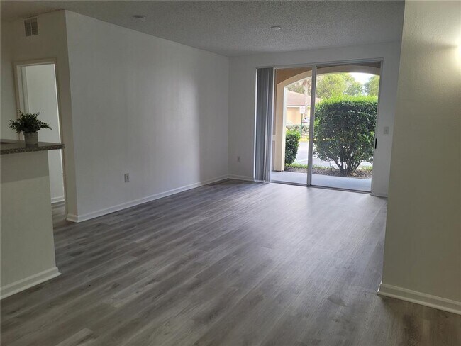 Foto del edificio - 7910 N Nob Hill Rd