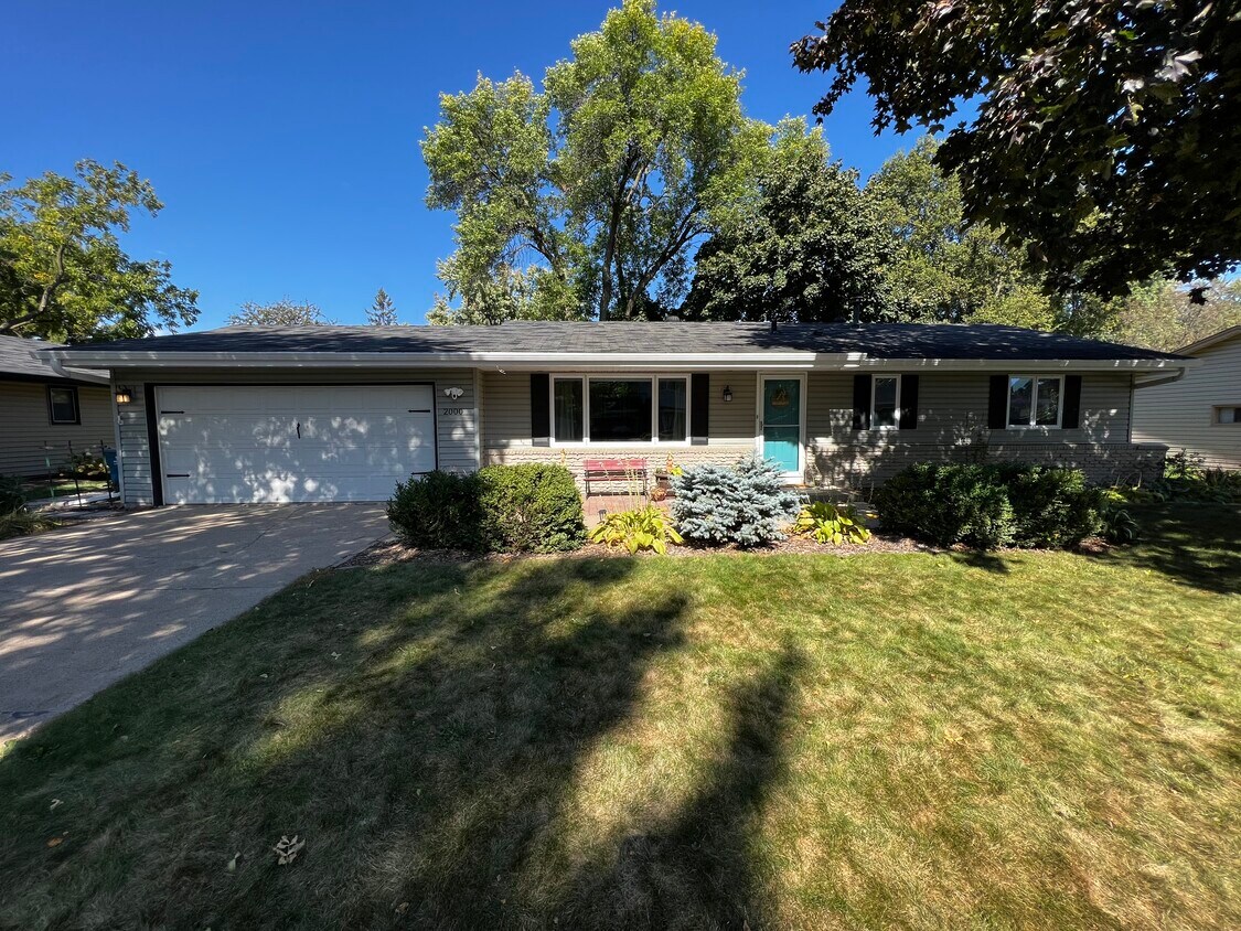 Foto principal - 2000 Sibley Ct