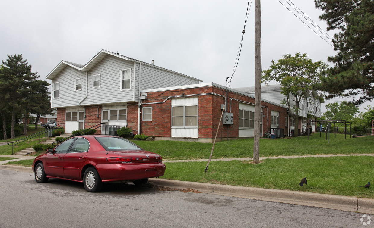 Building Photo - West Bluff Townhomes