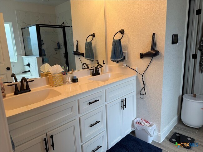 Foto del edificio - 1619 Sideoats Ln