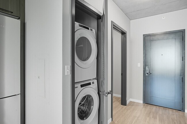 Foto del edificio - 933 W Washington Blvd