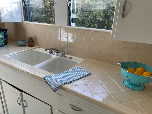 Kitchen - 1400 Fremont Ave