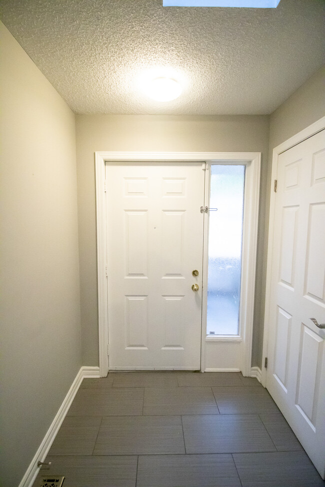 Photo du bâtiment - Masonville 2 Bedroom Condo for Rent in Lon...