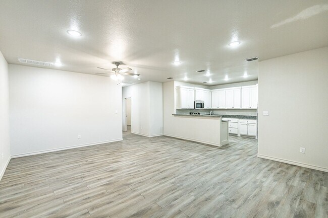 Foto del edificio - 2 Bedroom 2 Bath Townhome Located On Cul-d...