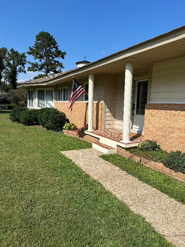 Building Photo - 2041 Linwood Cir