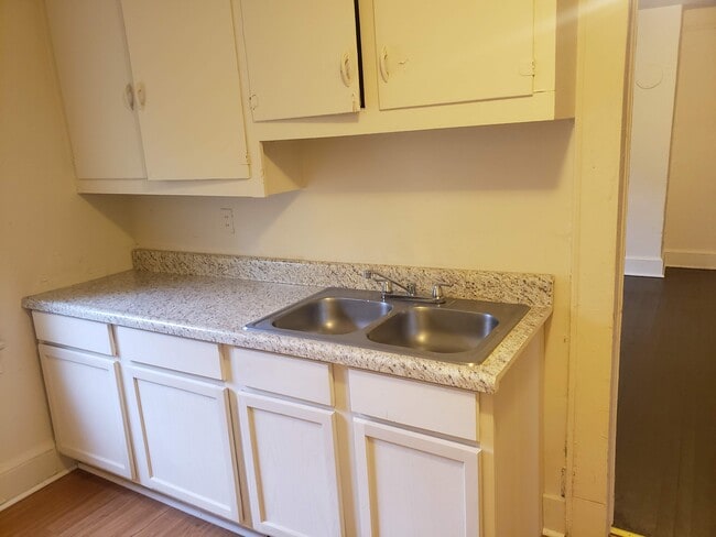 Building Photo - 1720 W Parker Rd