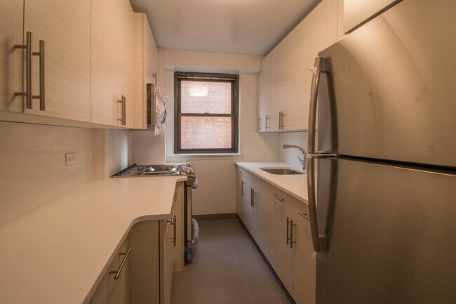 Building Photo - Corner Alcove Studio - 24Hr DM