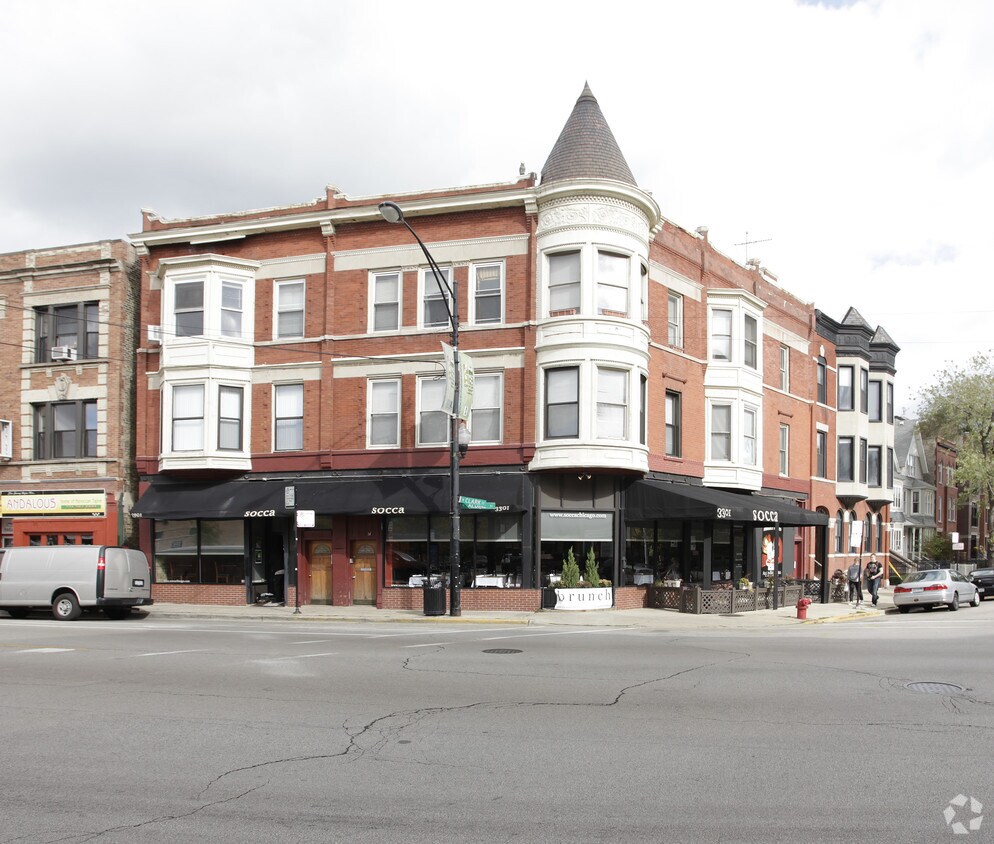 Building Photo - 3301 N Clark St